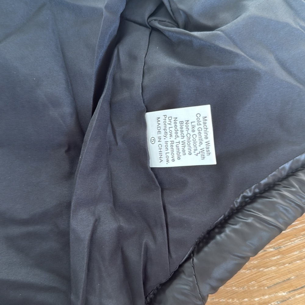 The Dog Face Black Puffer Jacket - Picture 7 of 10